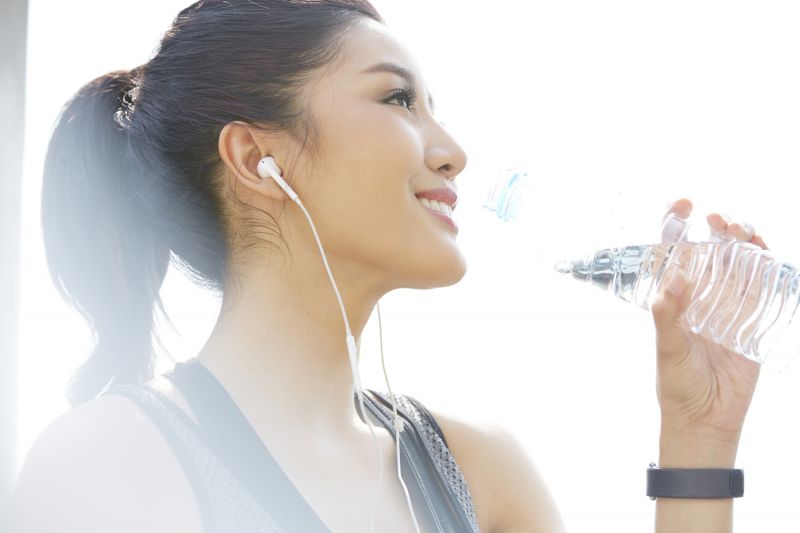 phân biệt nước khoáng, nước tinh khiết và nước suối